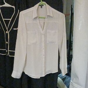 Express White Blouse with Notched Collar and Relaxed Fit